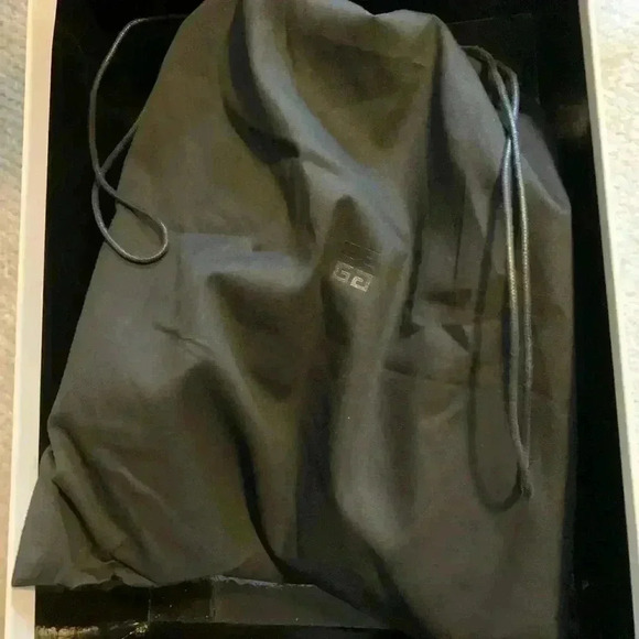 Givenchy runner active patent leather low trainers in light pink/beige color. - Picture 8 of 11